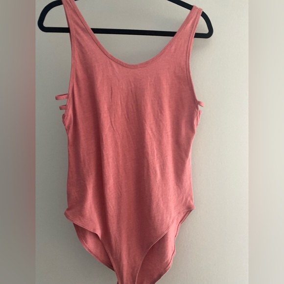 Pink bodysuit with ribbed sides size:Large - Picture 3 of 5